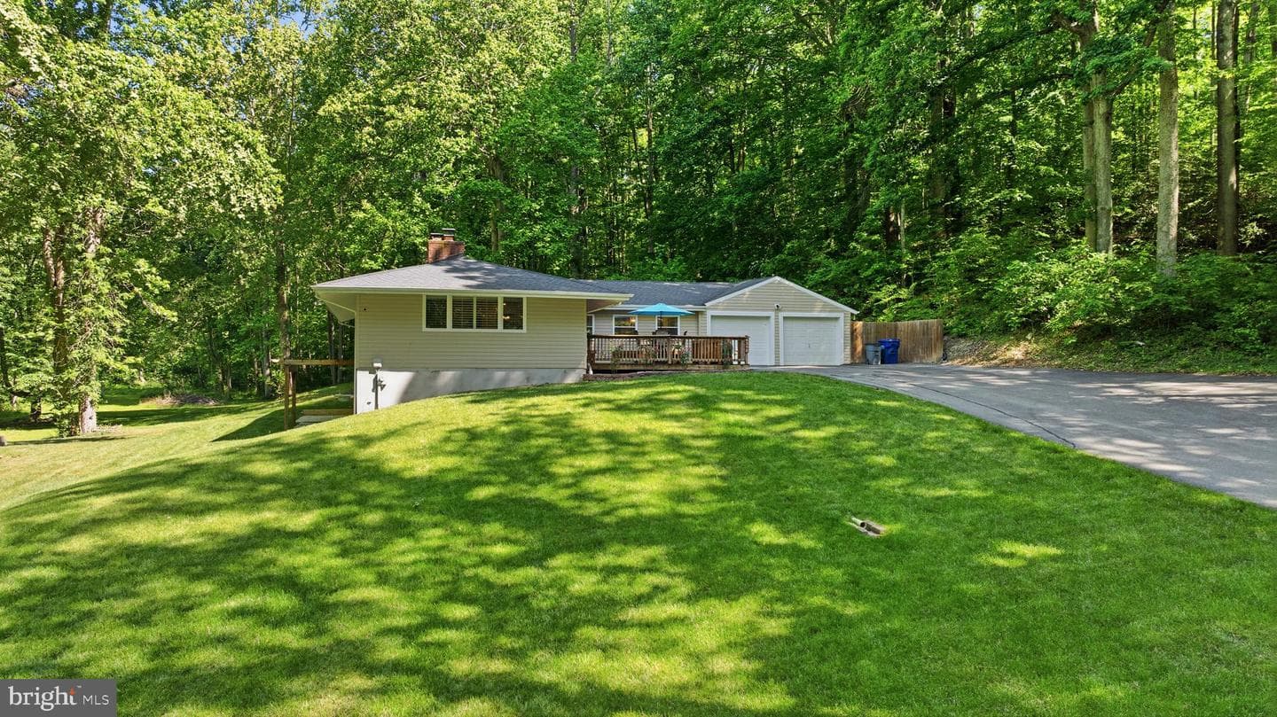 4390 Woodview Lane