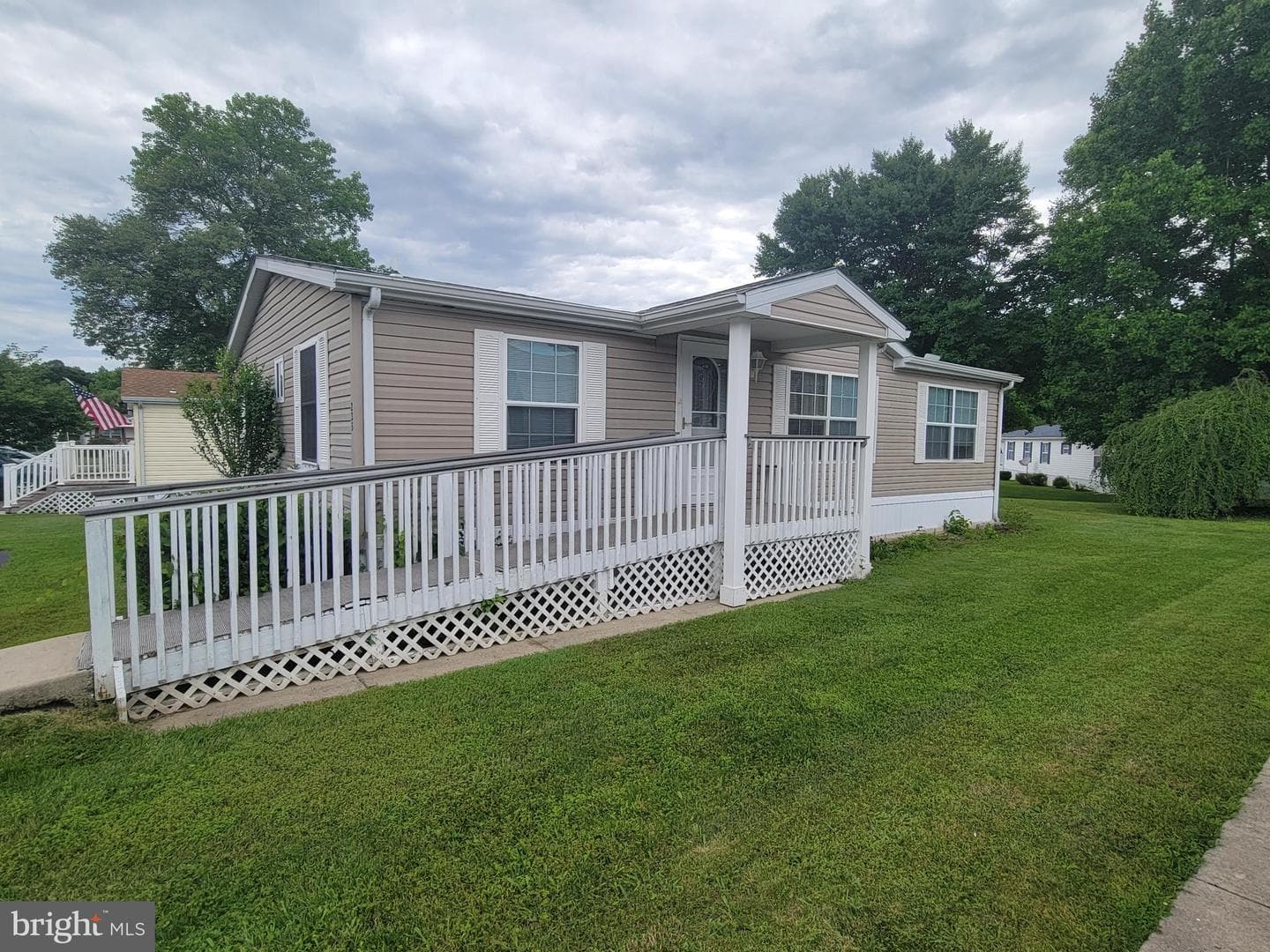 235 Woods Way photo 1