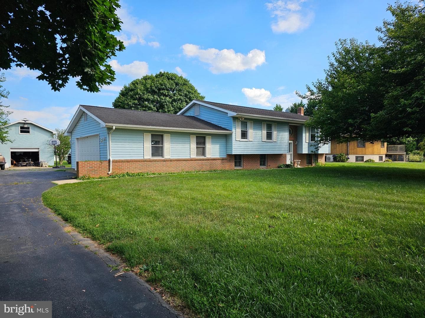 1112 Leeds Road photo 1