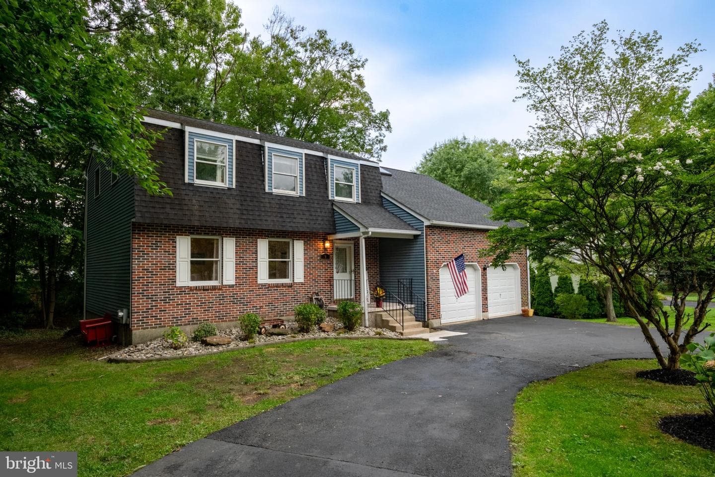 9 Colonial Circle photo 1
