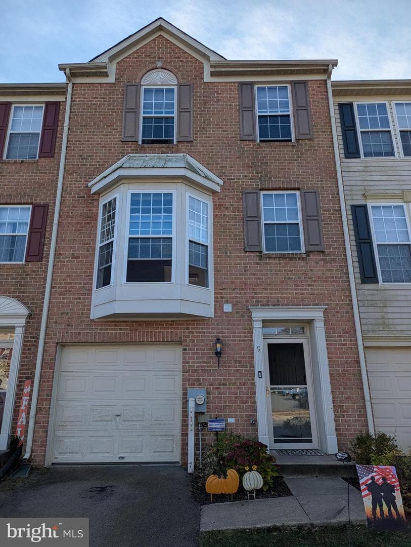 9 Merion Circle photo 1