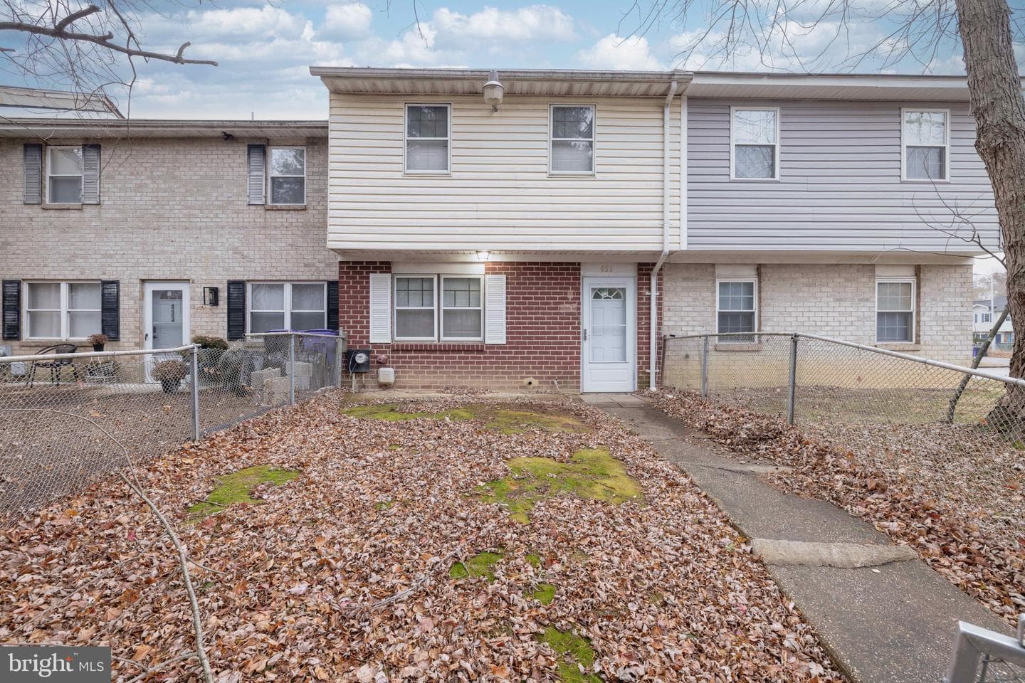 431 Willow Drive photo 1