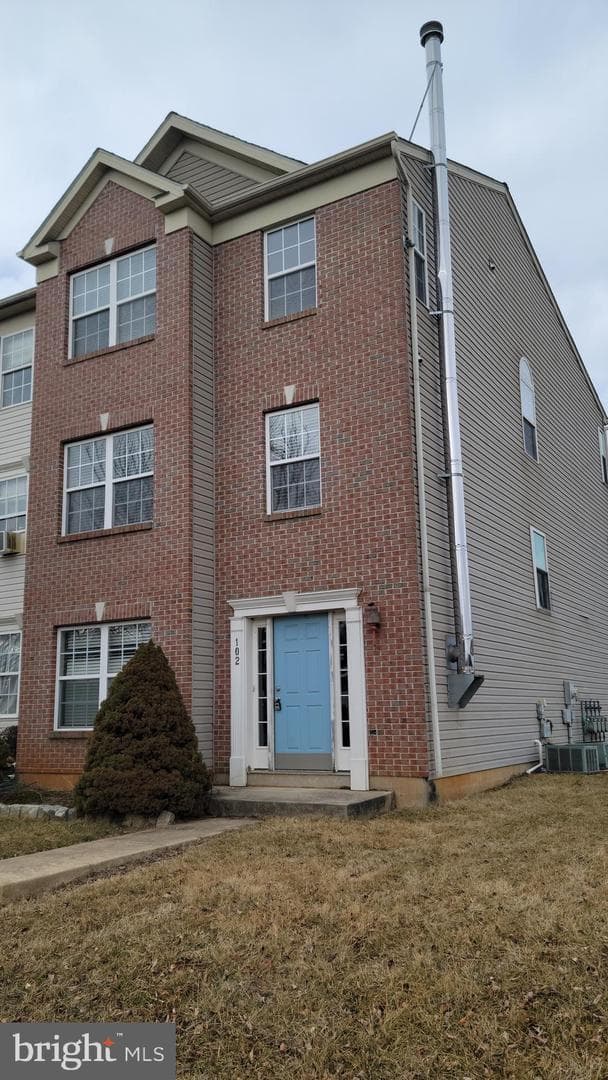 102 Maple Leaf Drive photo 1