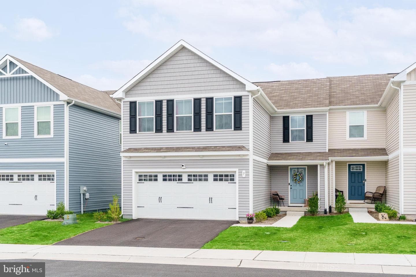 7 Olive Way photo 1