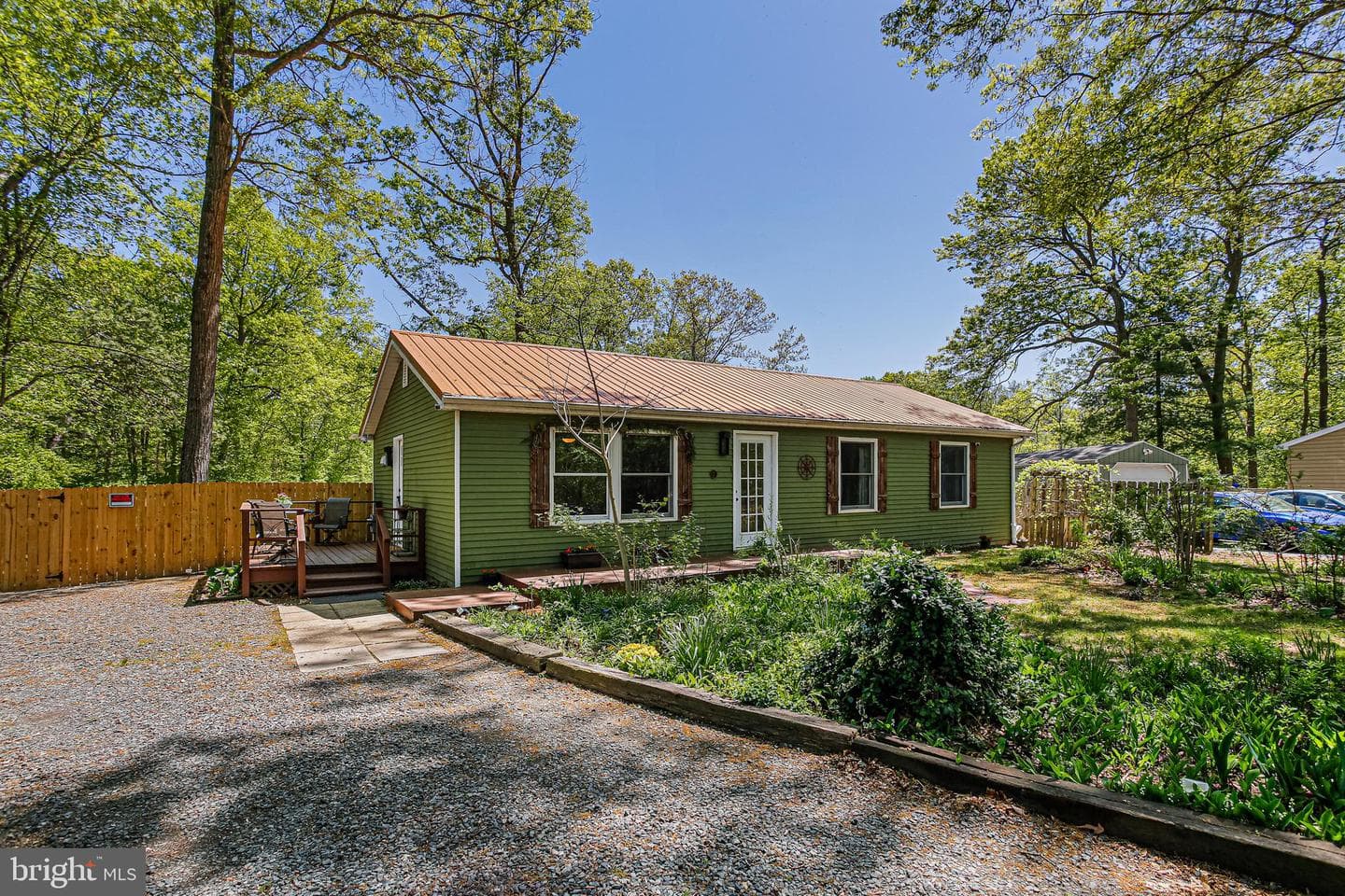 2 Lexington Court photo 1