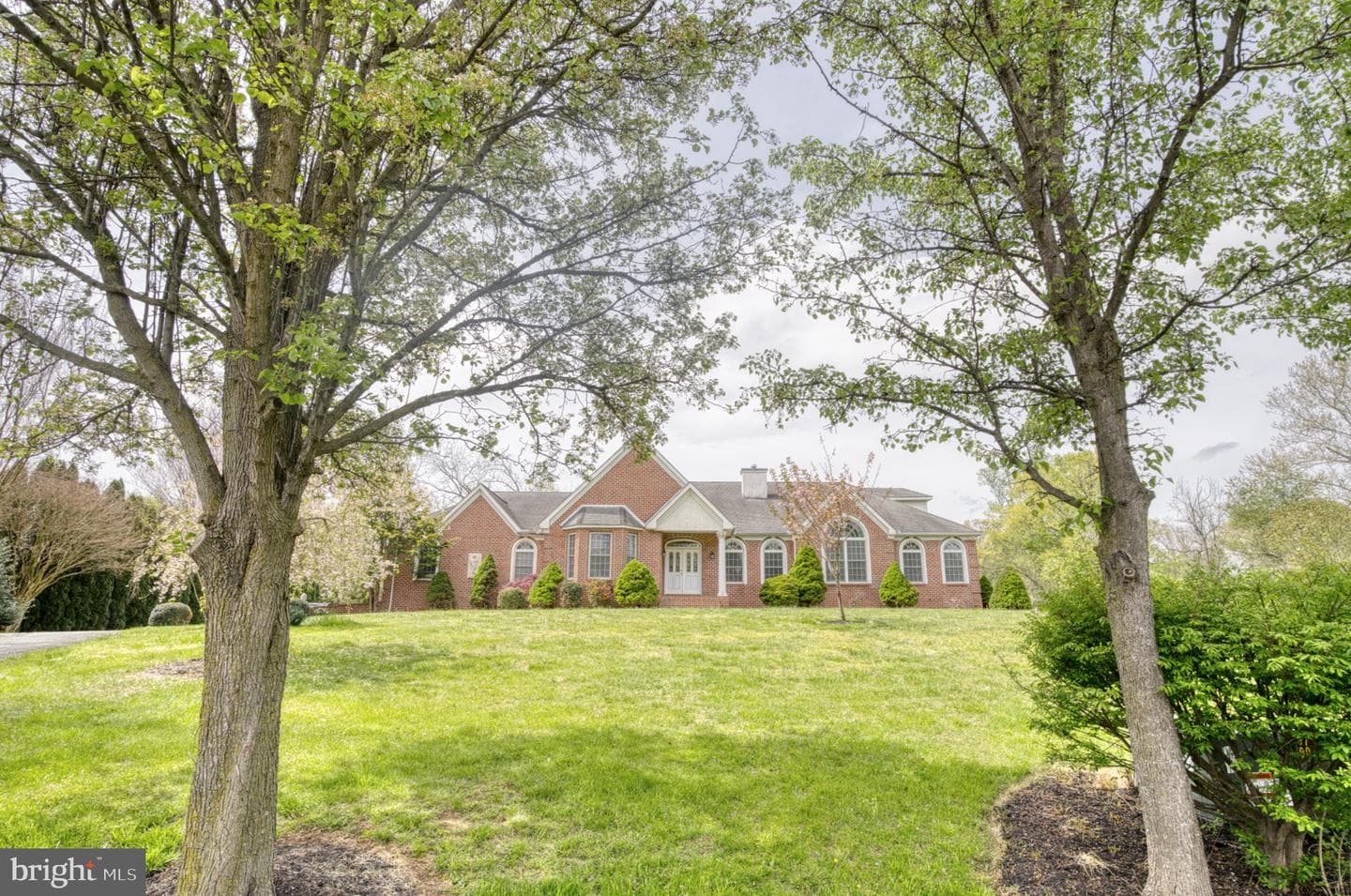 39 Riverside Drive photo 1