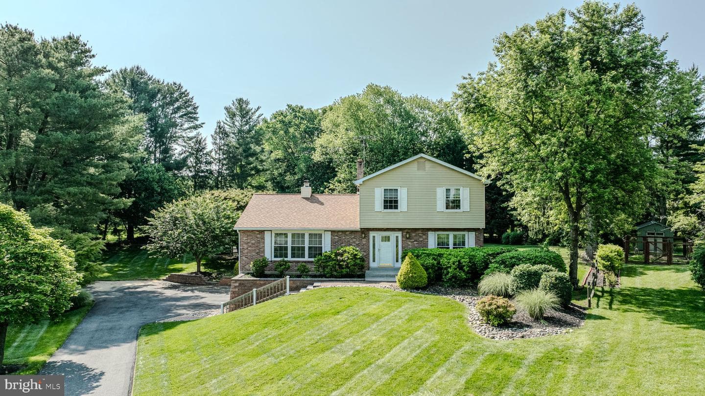 208 Atlanta Court photo 1