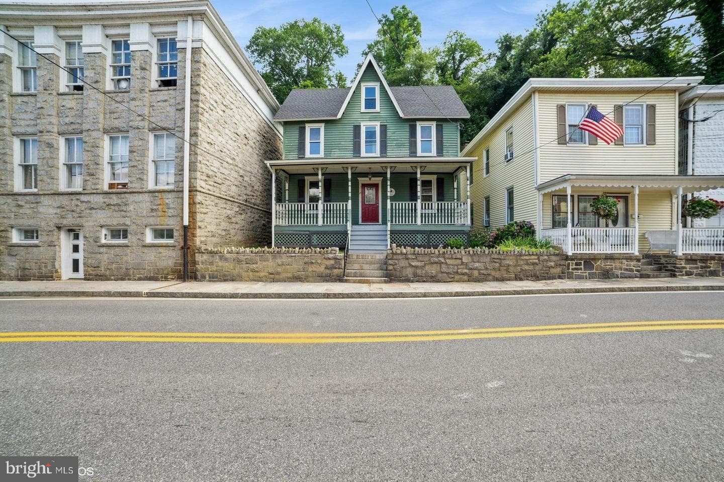 18 Main Street photo 1