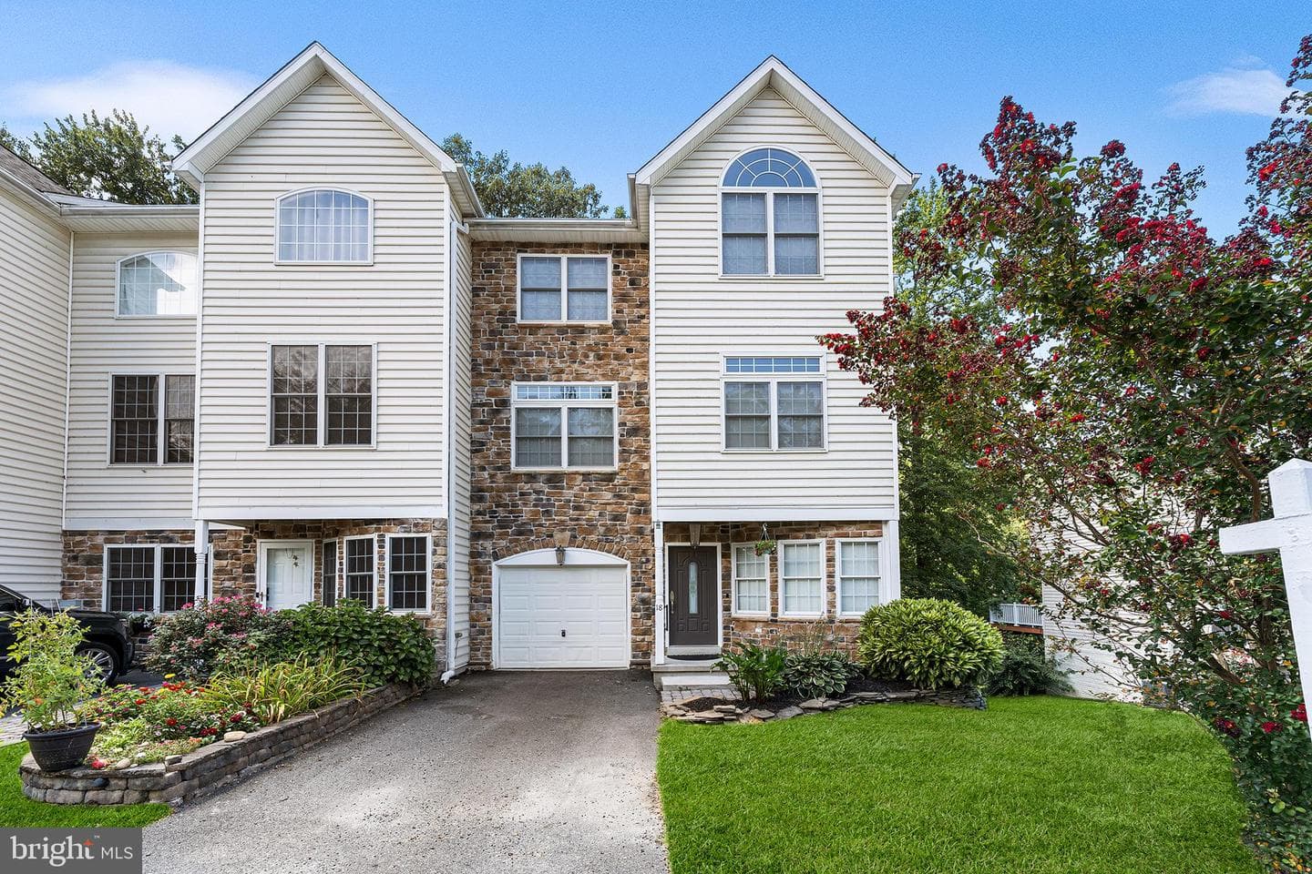 18 Guilford Court photo 1