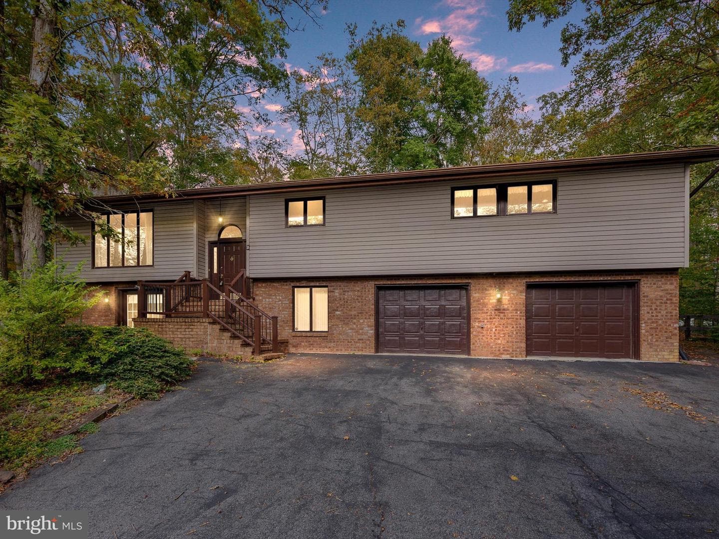 6 Colonial Circle photo 1