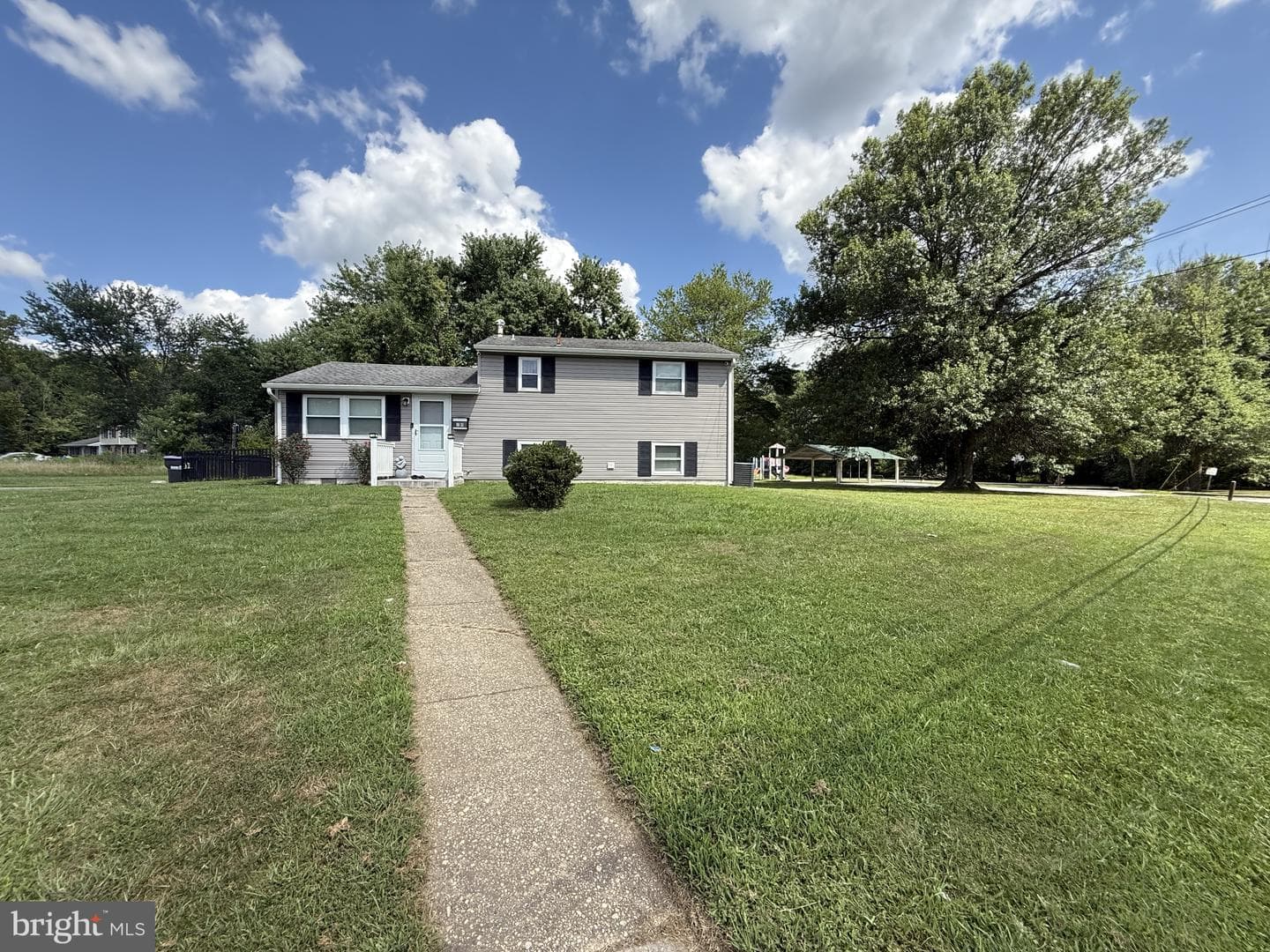 20 Chestnut Drive photo 1