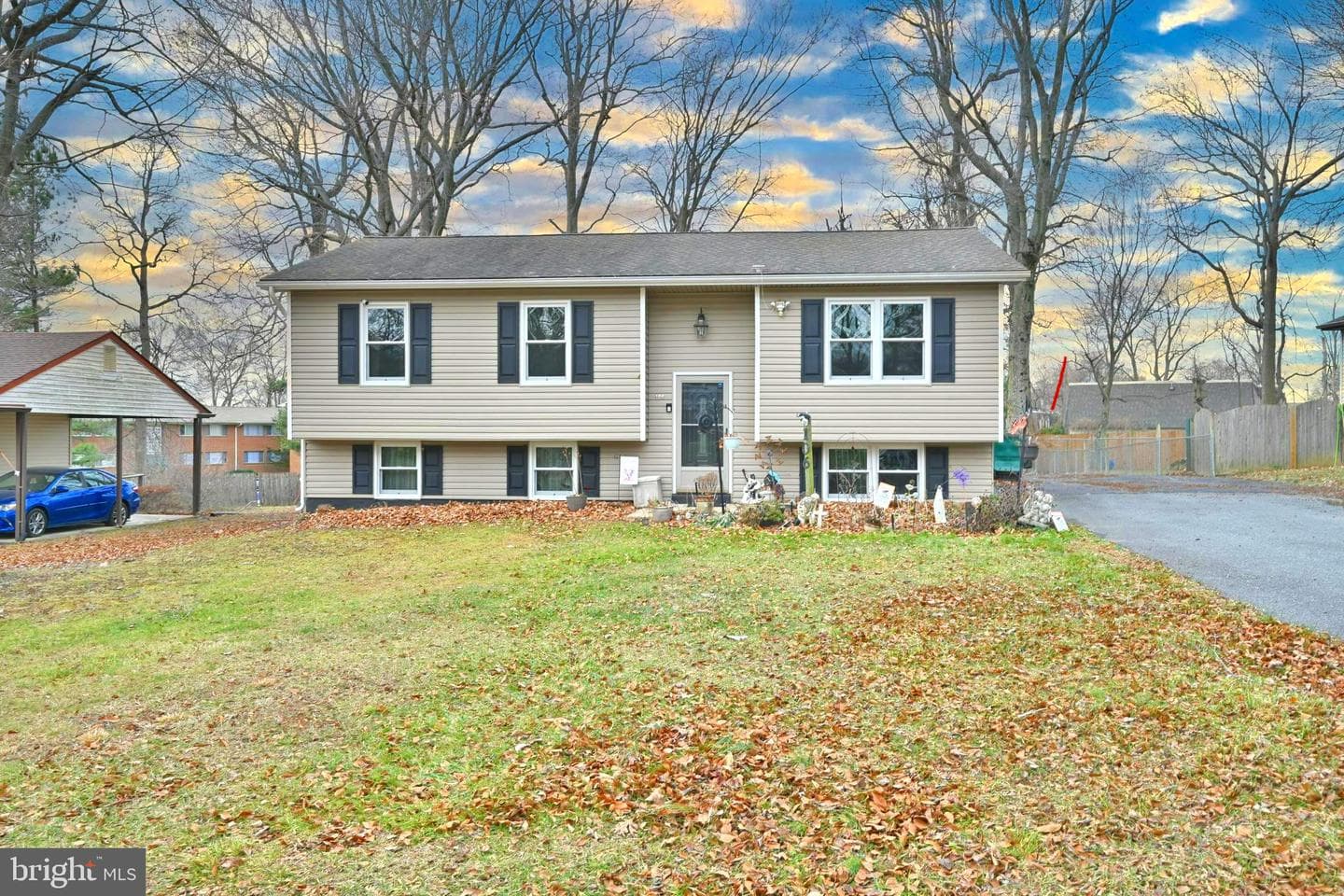 106 Montague Lane photo 1