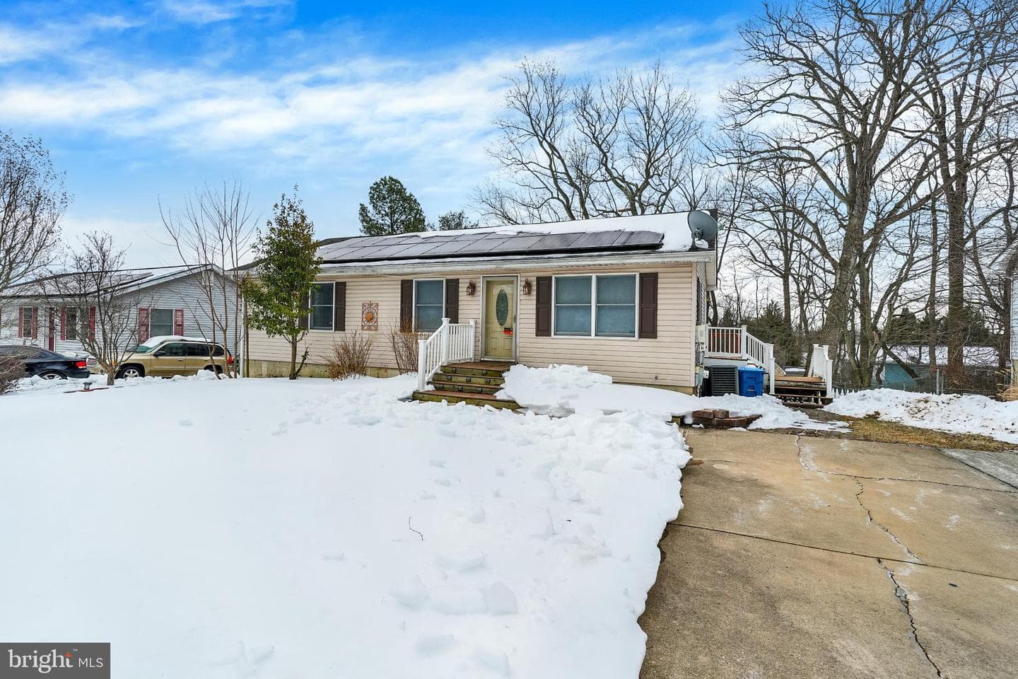 335 E Village Road photo 1