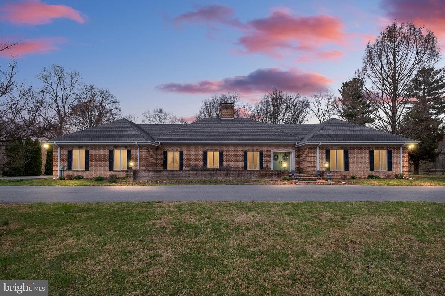 185 Riverside Drive photo 1