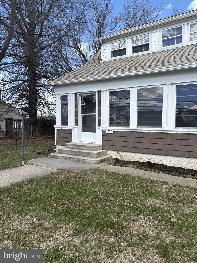 237 W Main Street photo 1