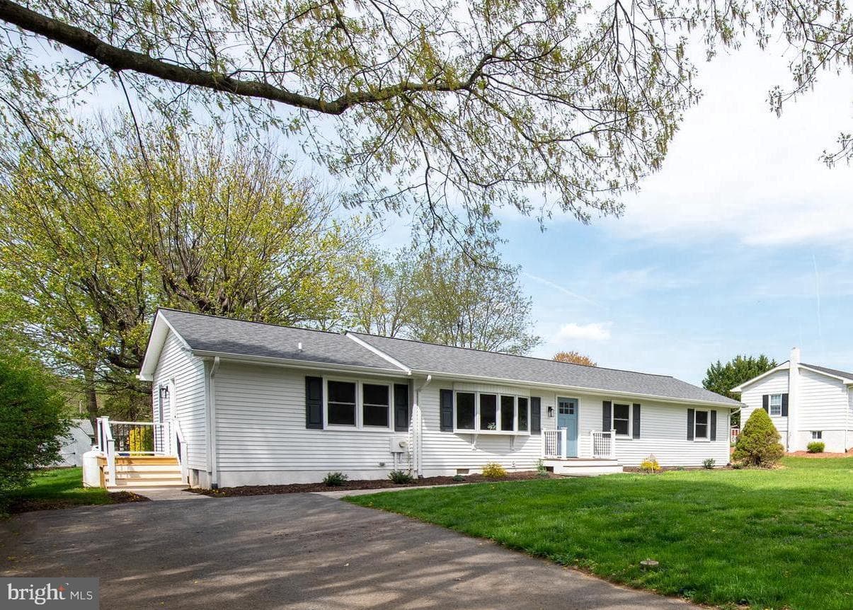 17 Foxtail Drive photo 1