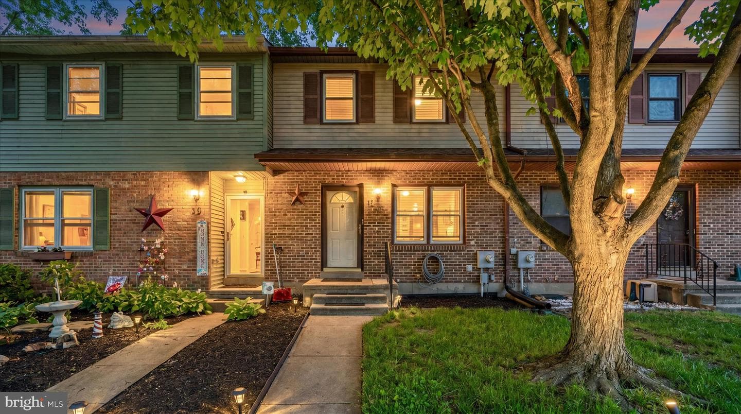 12 Leeward Court