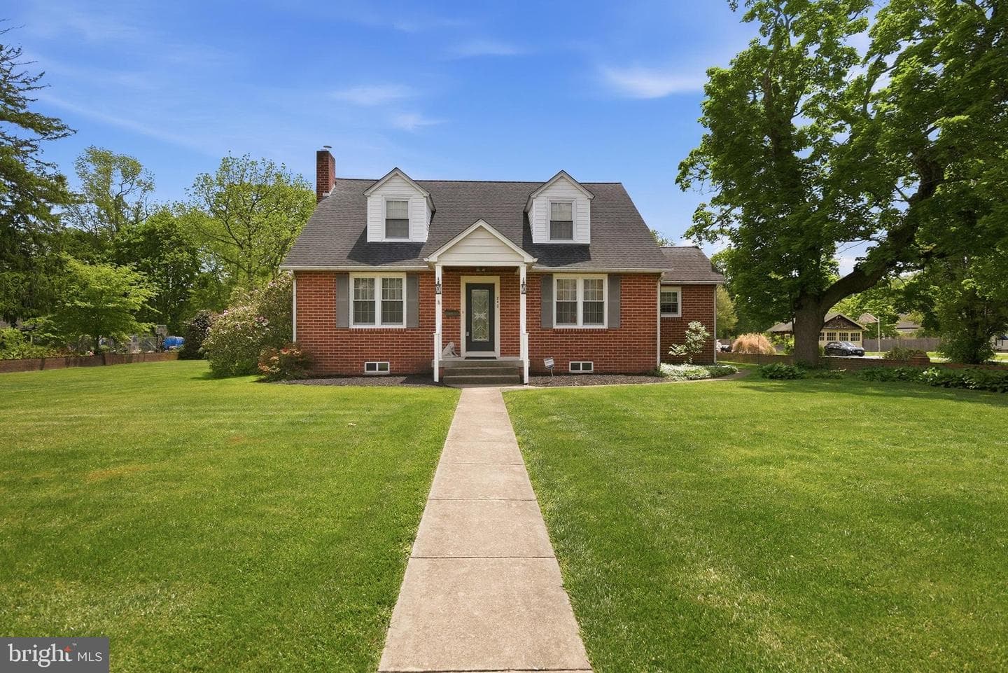 246 Main Street E