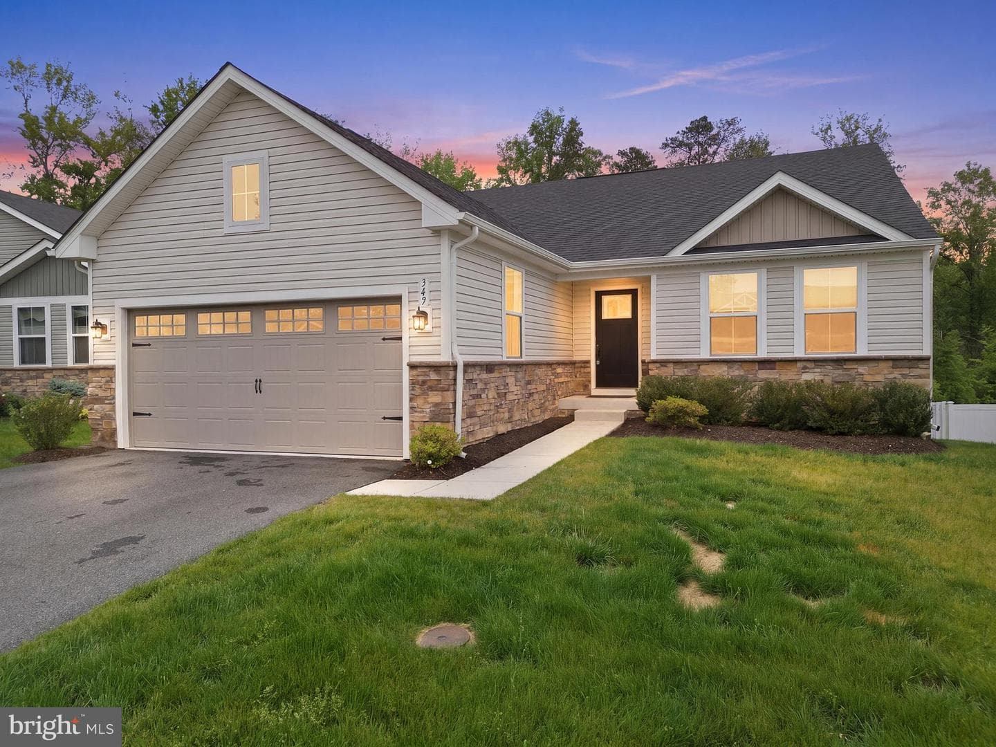 369 E Calvert Crossing