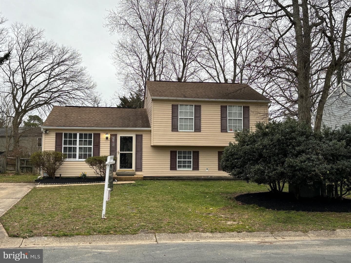 2105 Gibbons Court photo 1