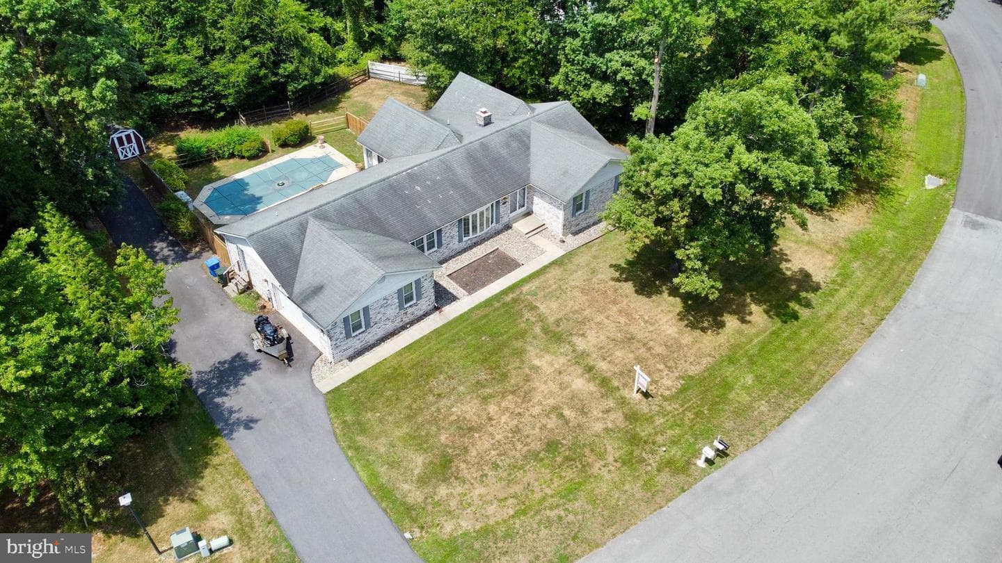 1398 Redwood Circle photo 1