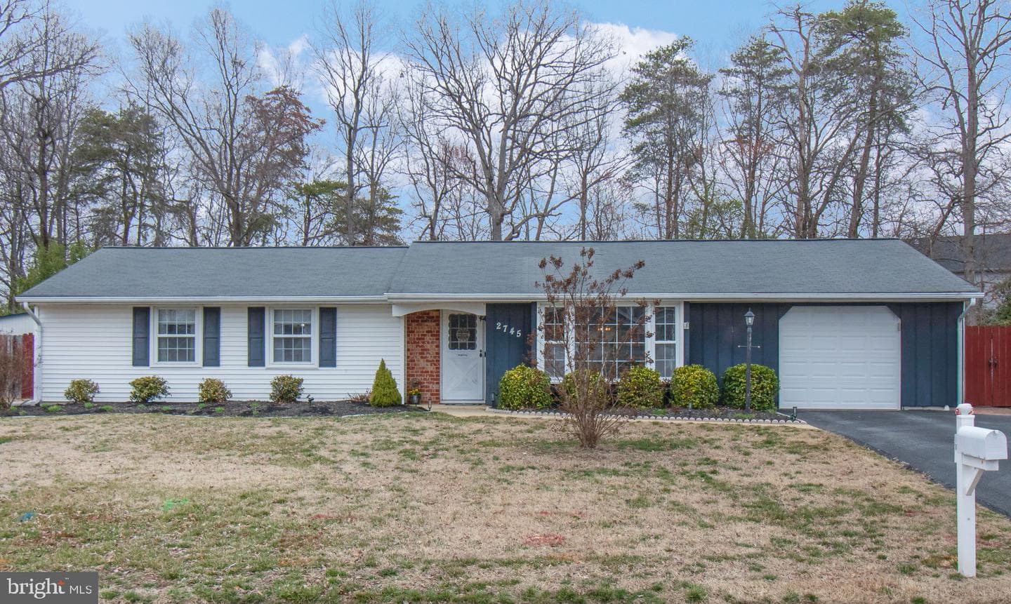 2745 Pinewood Drive photo 1