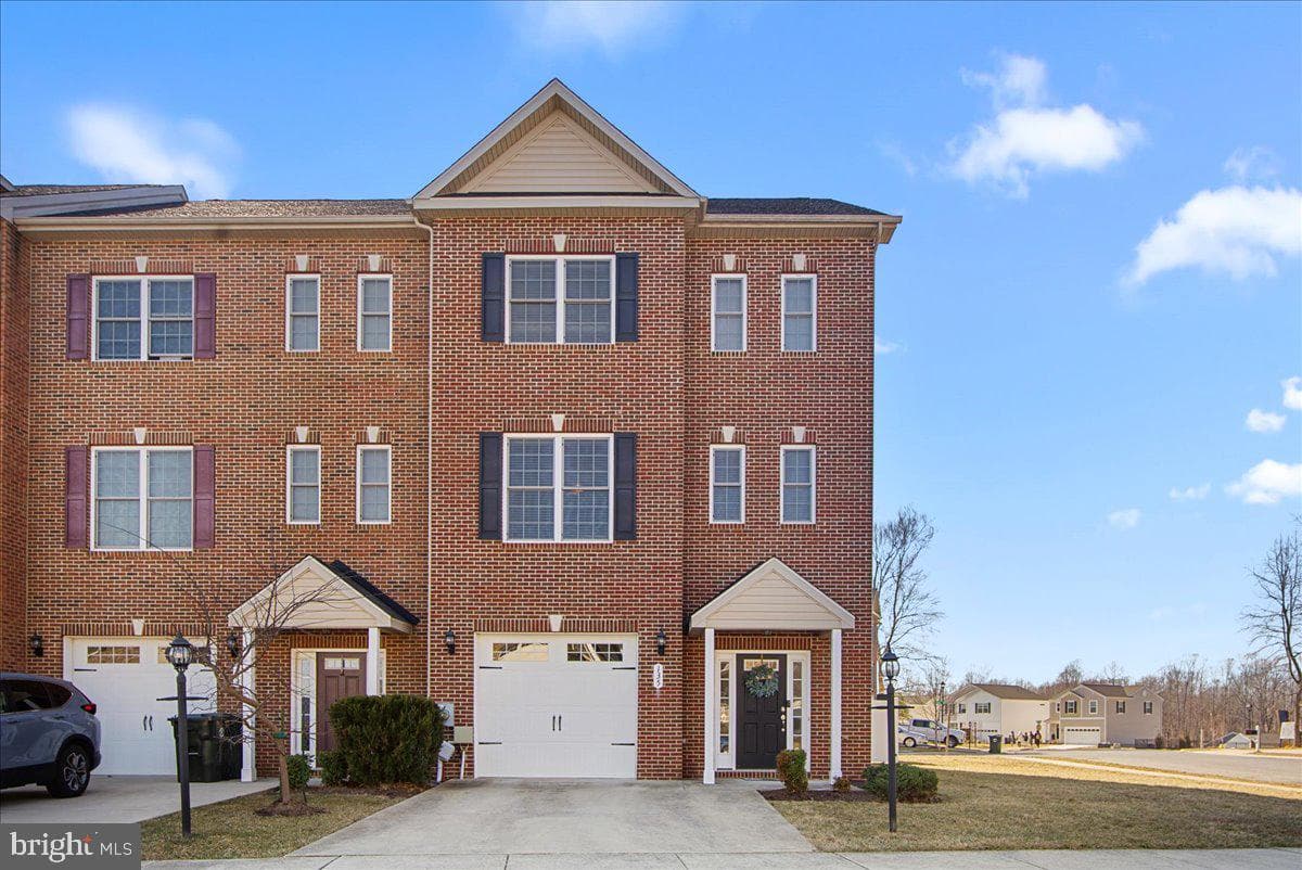 135 Wheatfield Drive photo 1