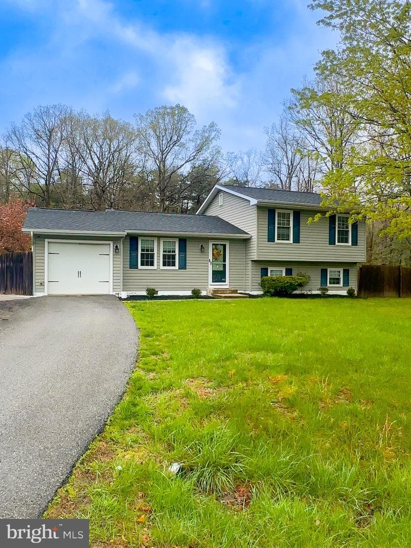 2204 Holly Oak Court