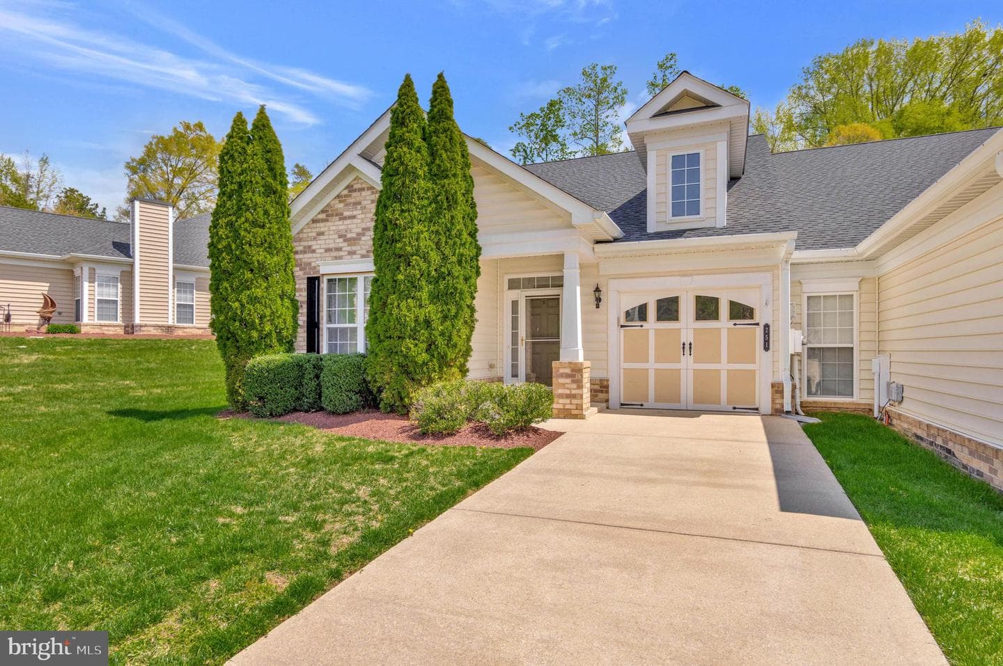251 Williamsburg Circle photo 1