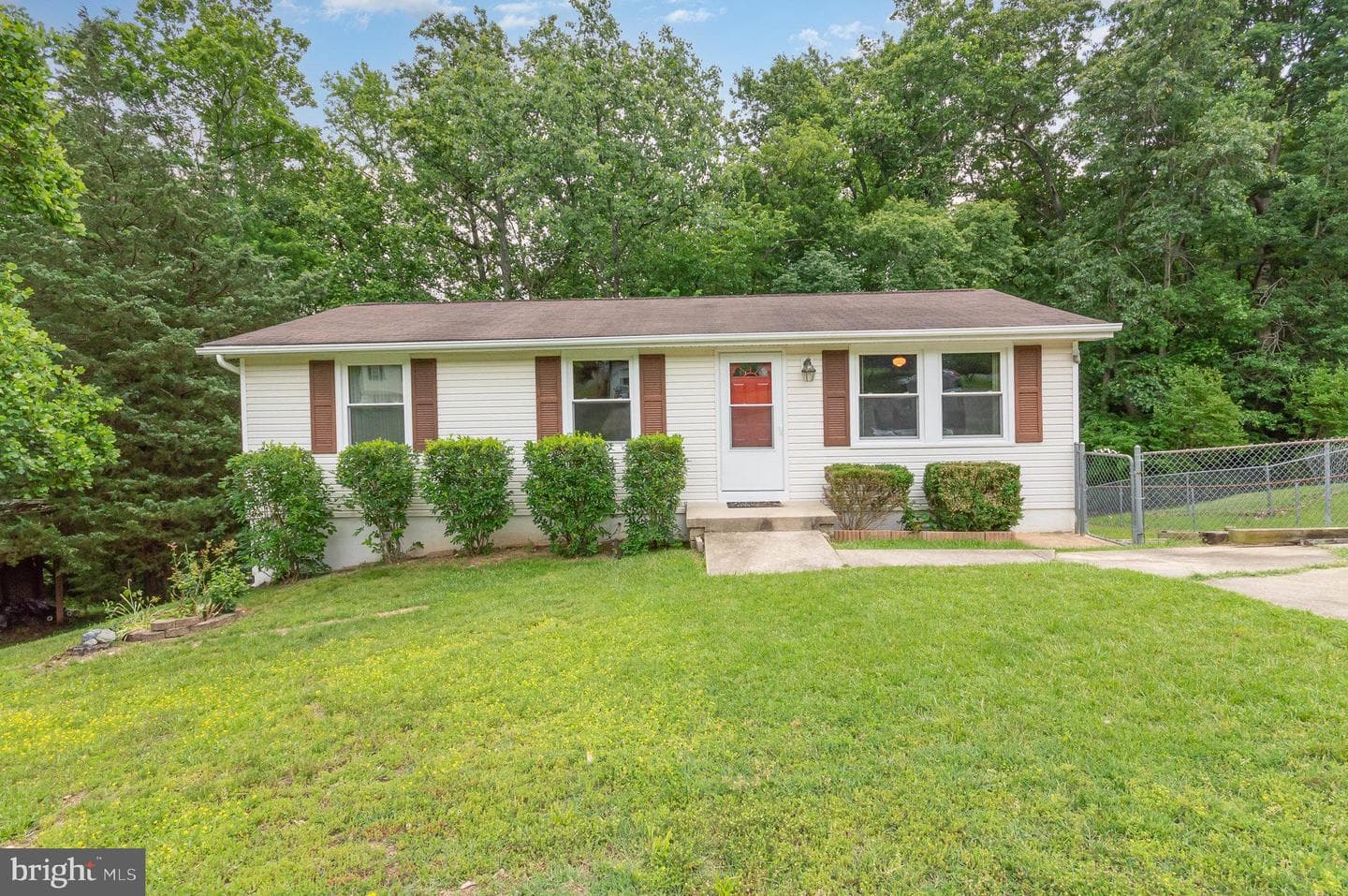 2407 Oakwood Court photo 1