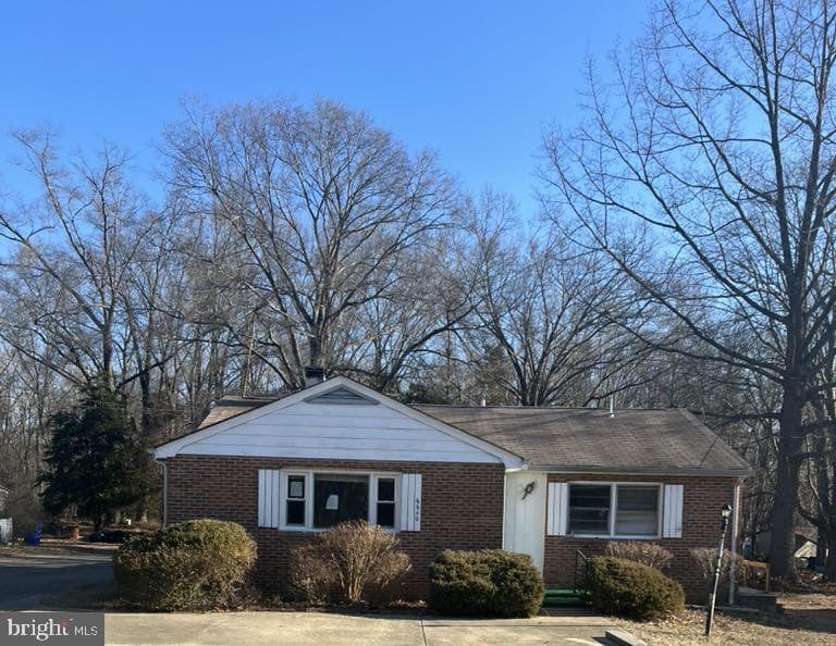 6640 Pomfret Road photo 1