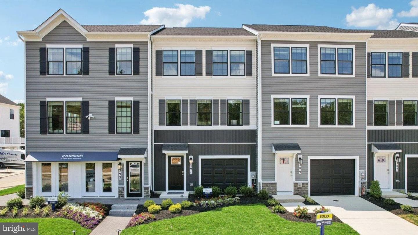 470 Still Feather Avenue photo 1