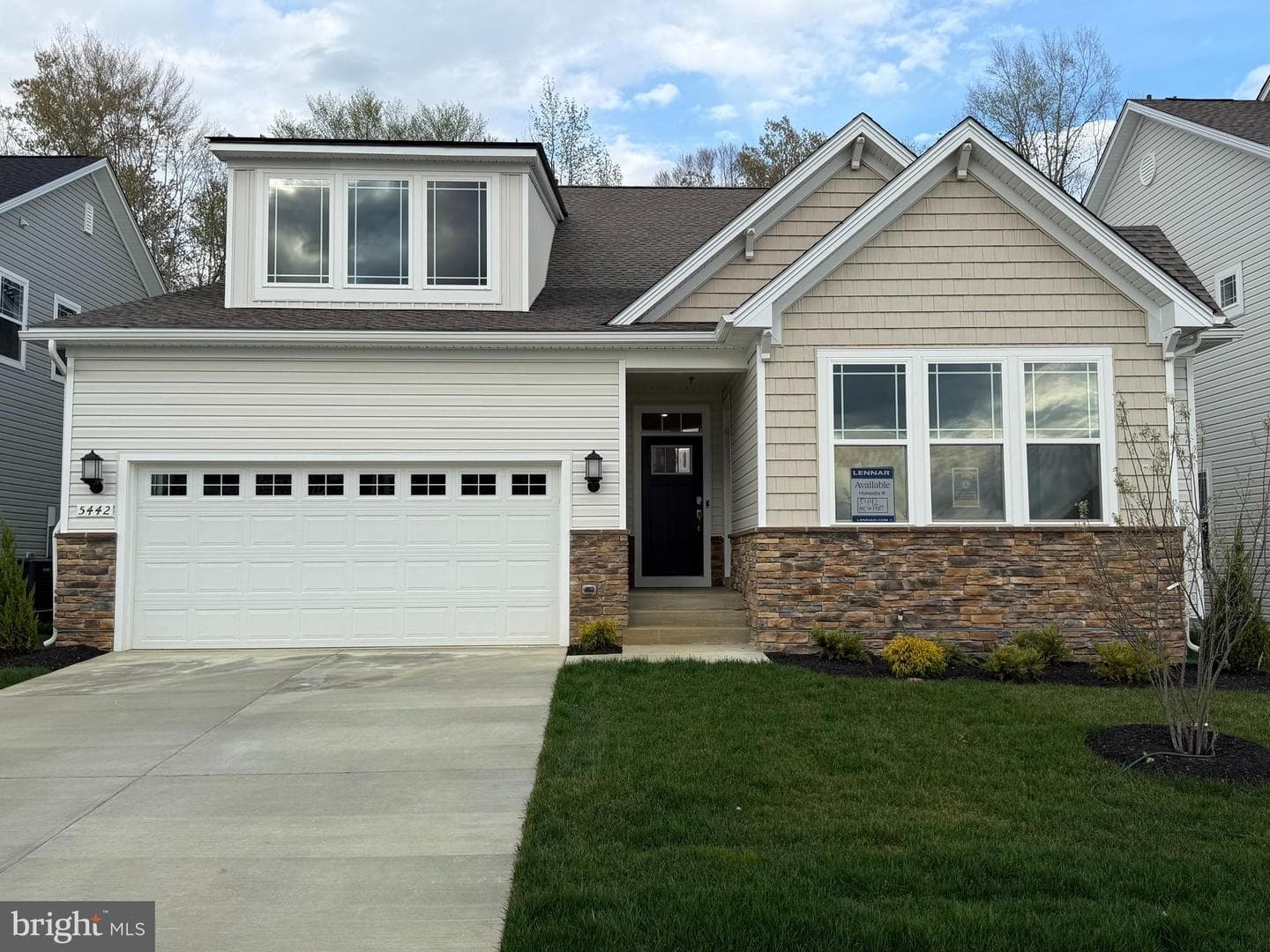 5442 Newport Circle photo 1