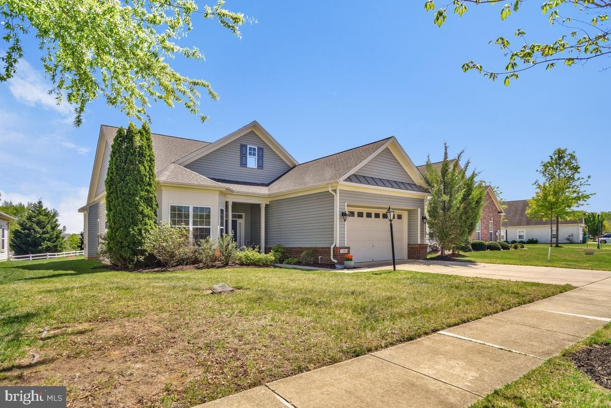 11094 Commanders Lane, White Plains