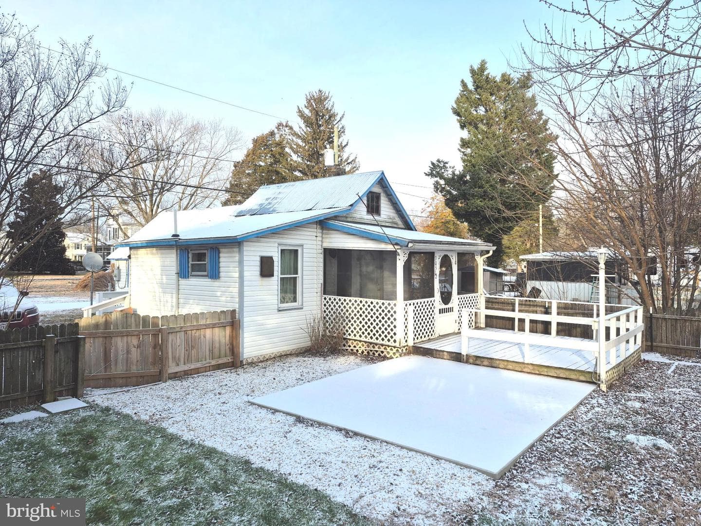 305 S Maple Avenue photo 1