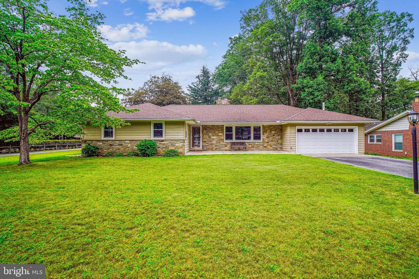 1617 Exeter Road photo 1