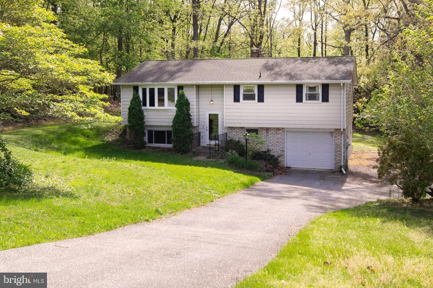 2322 Susanann Drive photo 1