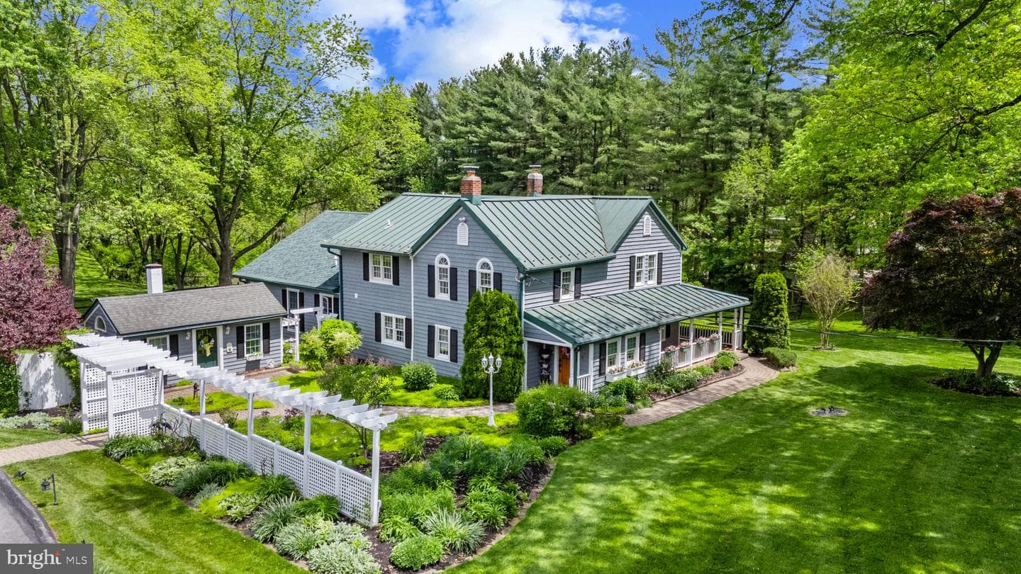 832 Muller Road photo 1