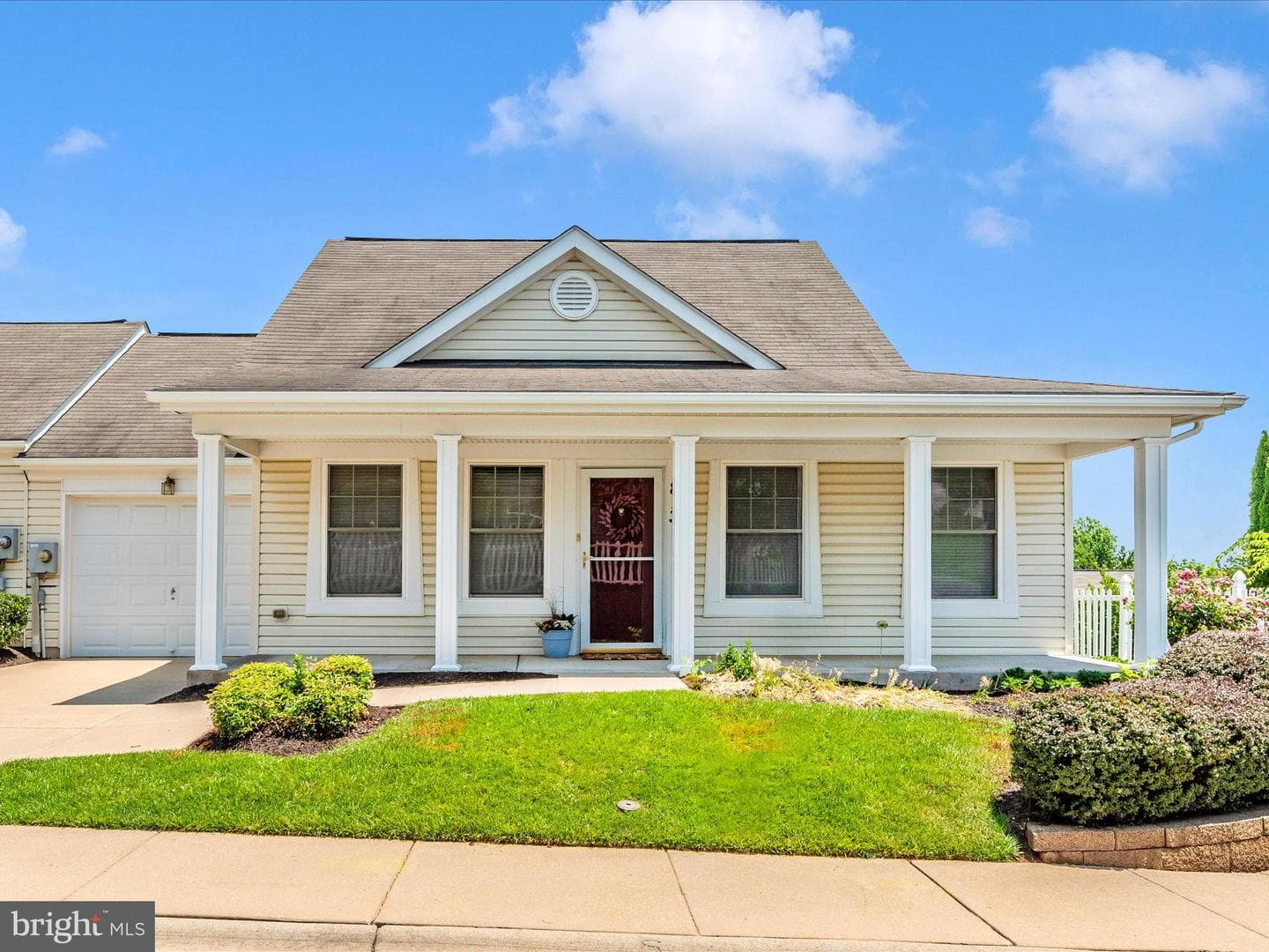 813 Candy Apple Avenue photo 1