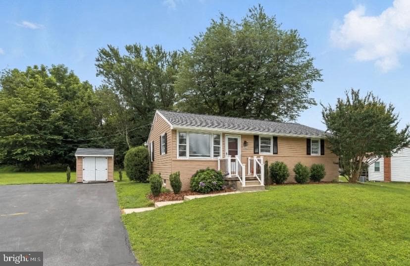 6223 E Hemlock Drive photo 1
