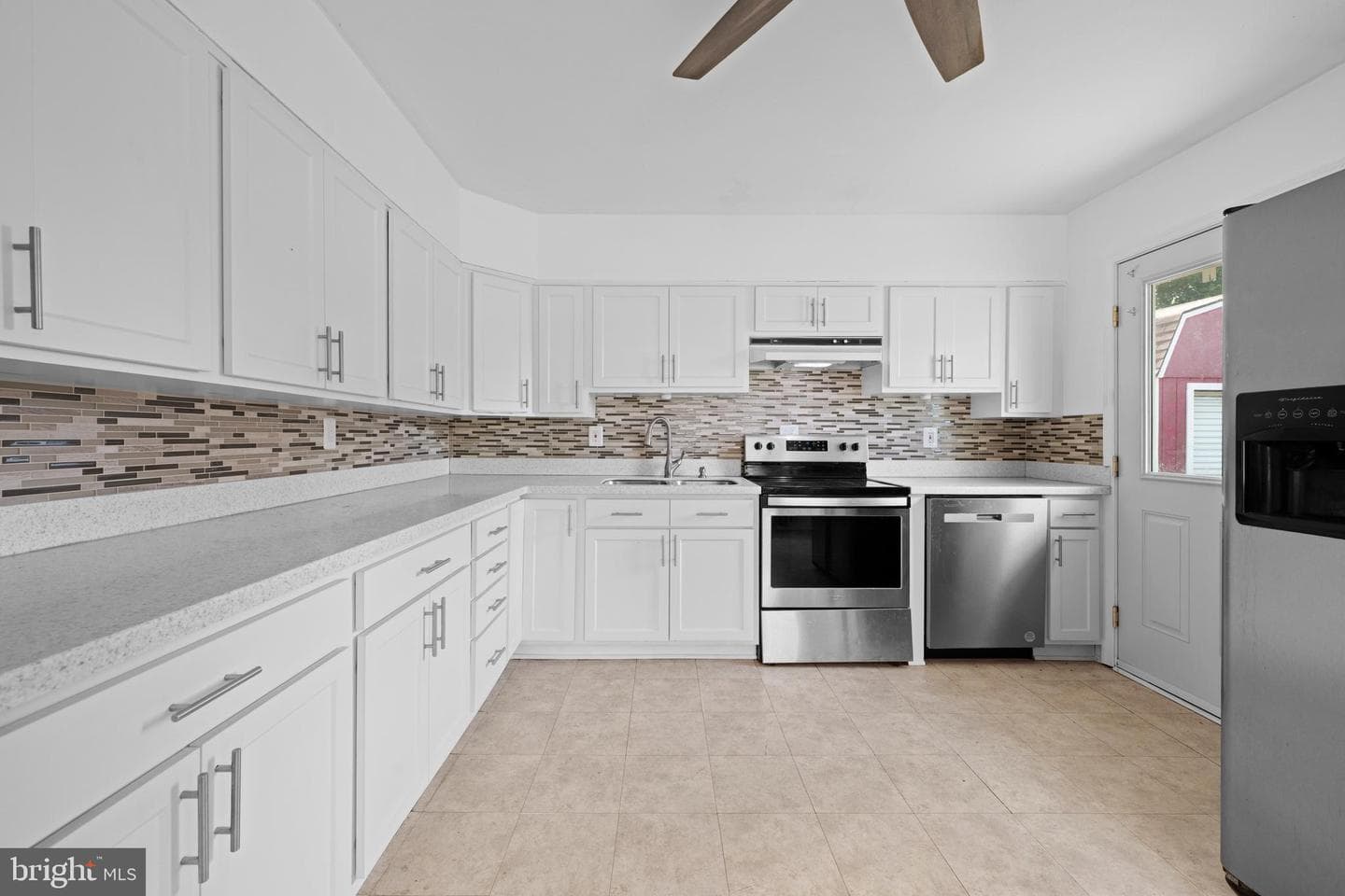 105 Hahn Road photo 1