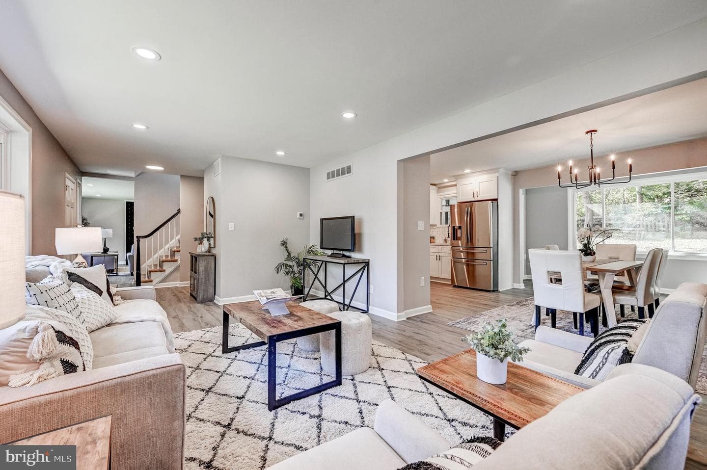 2411 Clydesdale Road photo 1
