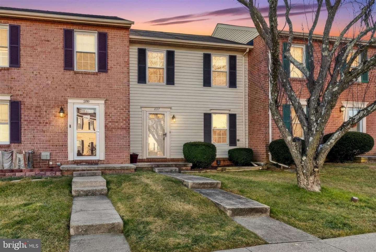 237 Alymer Court photo 1