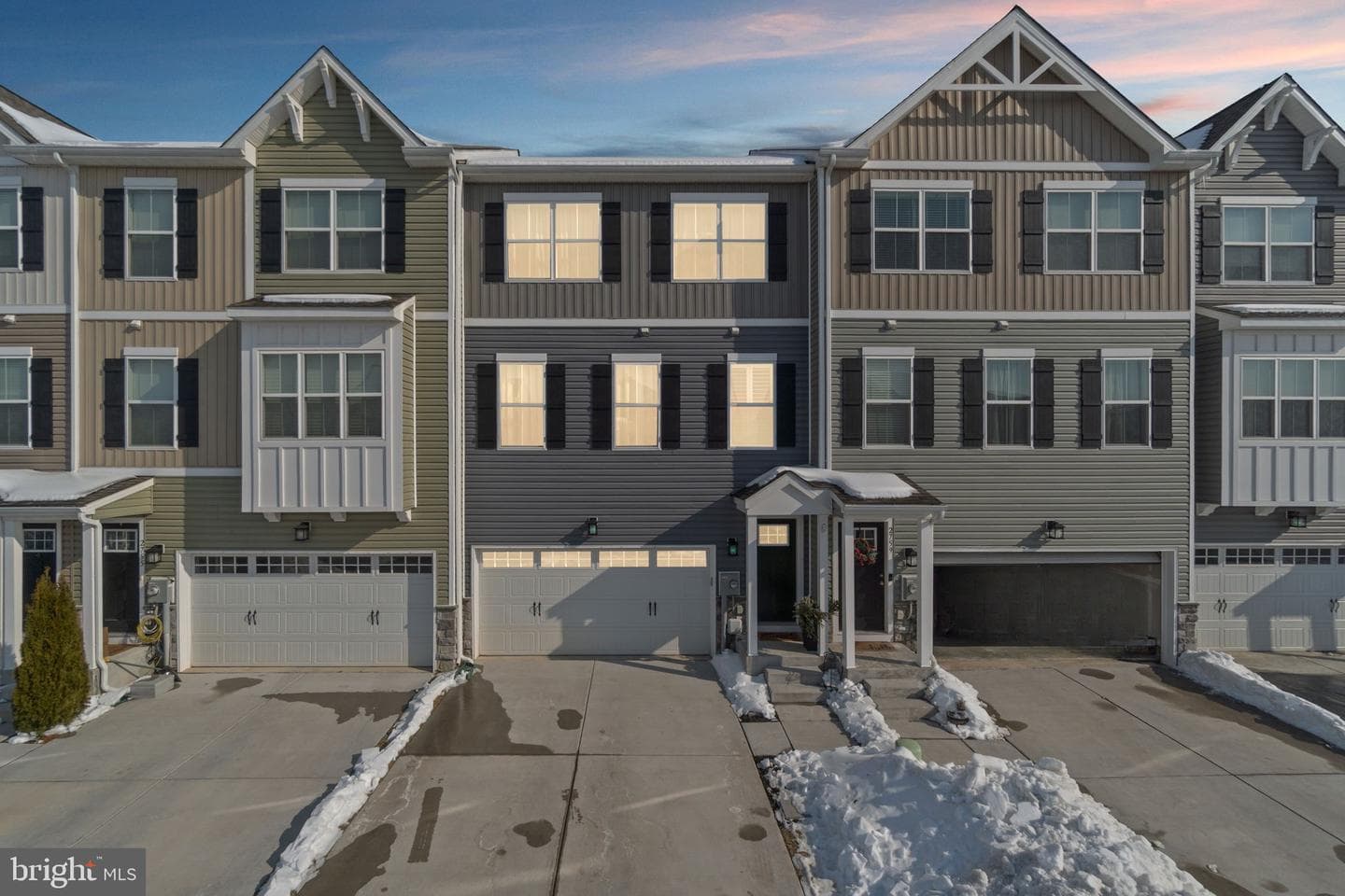 2757 Town View Circle photo 1