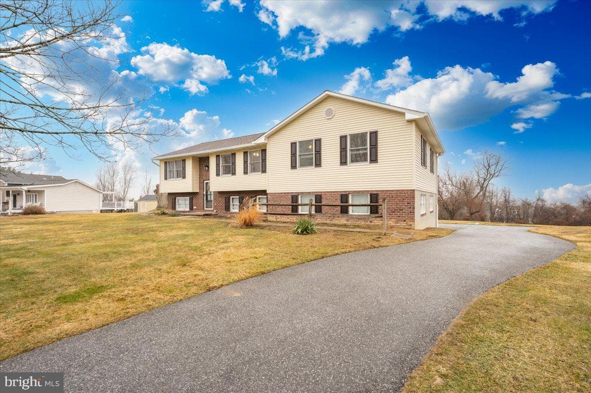 1589 Smiley Drive photo 1