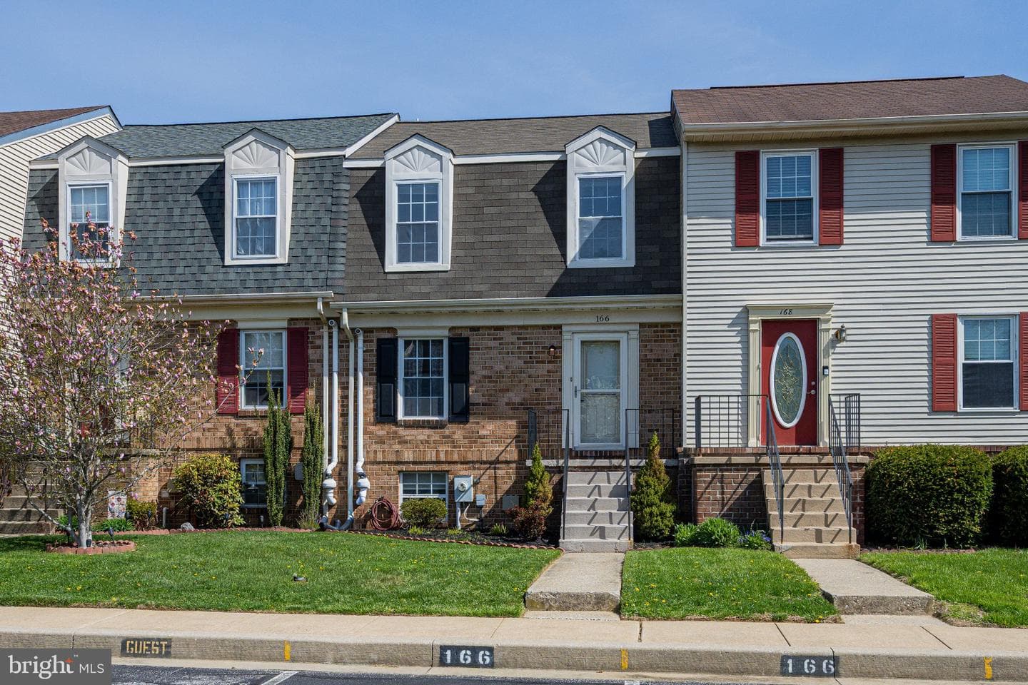 166 Alymer Court