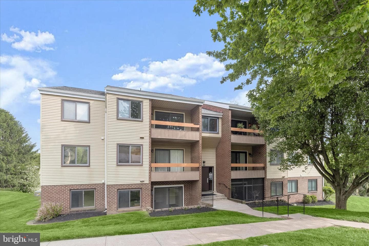 1001 Scarlet Oak Court #2b