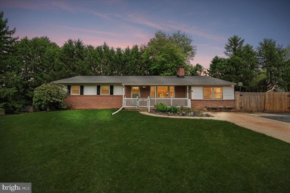 6203 W Hemlock Drive