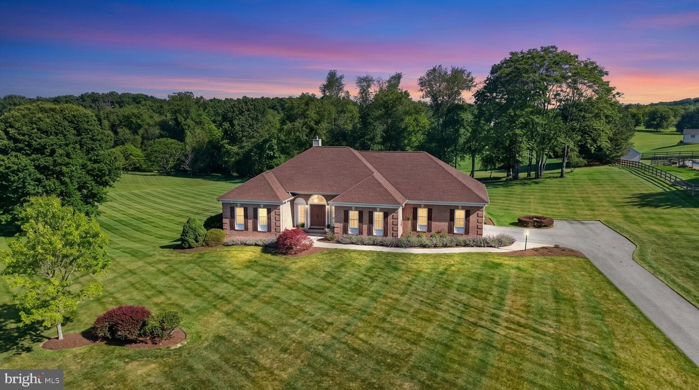 710 Waters Edge Court photo 1
