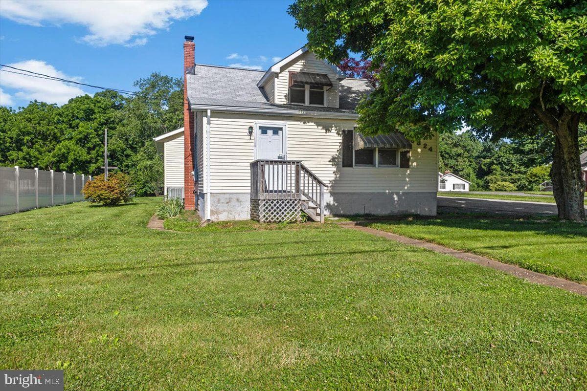 6824 Woodbine Road